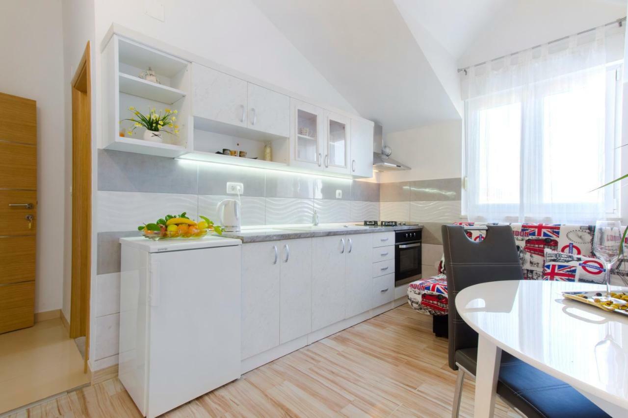 Apartmani Skelin***/**** Kaštela Exterior foto