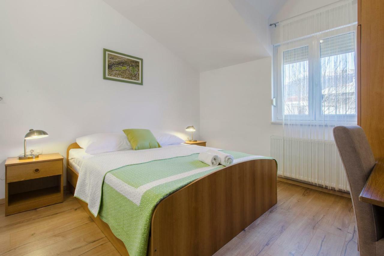 Apartmani Skelin***/**** Kaštela Exterior foto