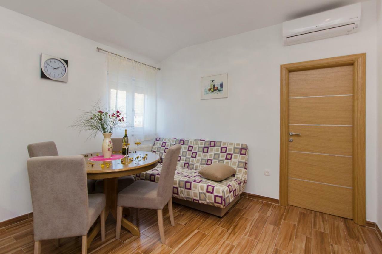 Apartmani Skelin***/**** Kaštela Exterior foto